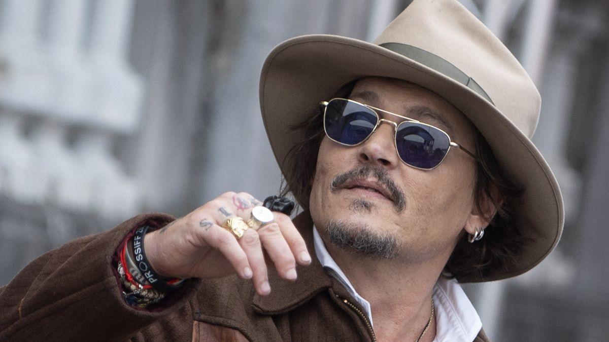 Johnny Depp volverá al cine dirigirá un filme después de 25 años FM Okey