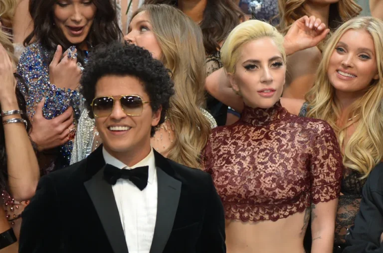 09 DIE WITH A SMILE – LADY GAGA & BRUNO MARS (Igual S6)