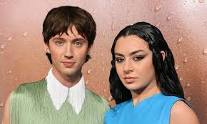 Charli XCX y Troye Sivan anuncian Sweat Tour