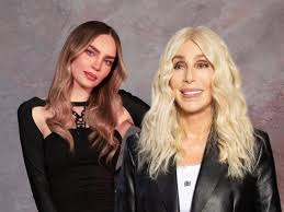 Cher y Belinda le piden al DJ Play A Christmas Song