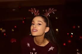 Ariana Grande nos regala Santa Tell Me en vivo